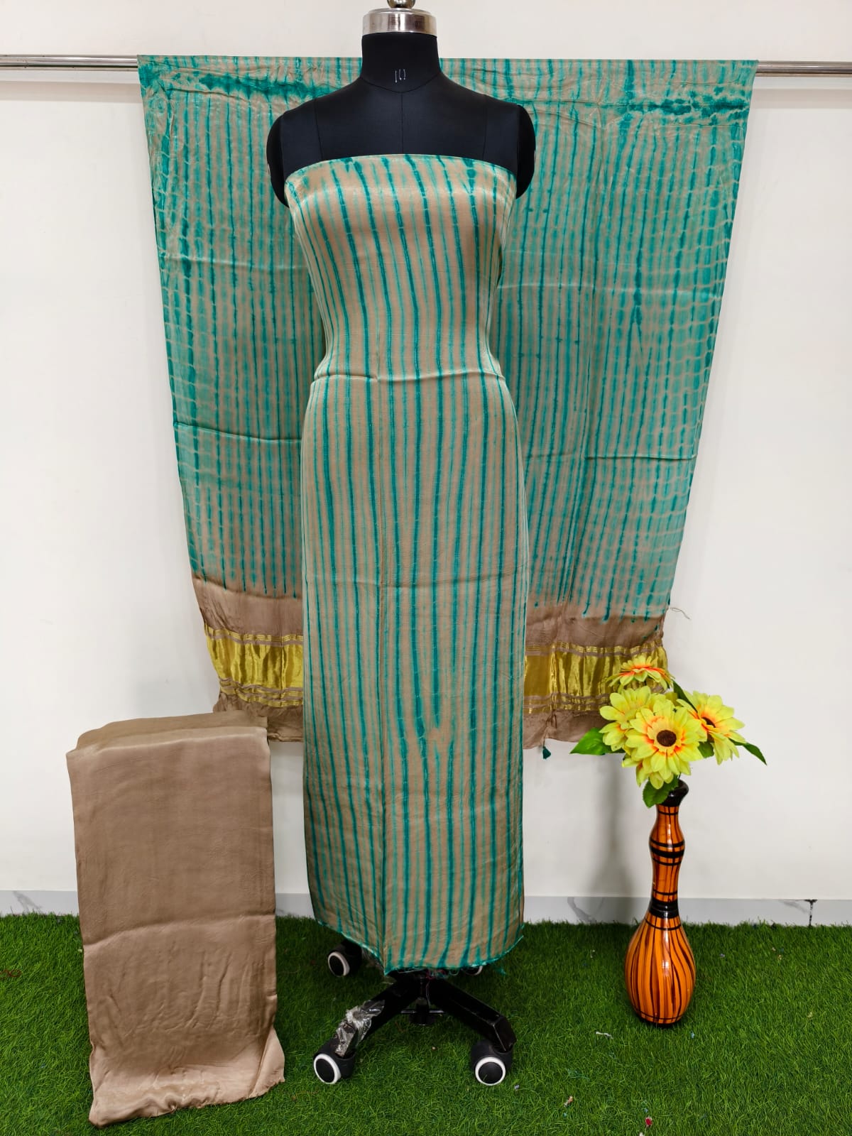 Pure Modal Silk Shibori Lehariya Dye Handloom 3 piece Unstitched Suits - Image 2