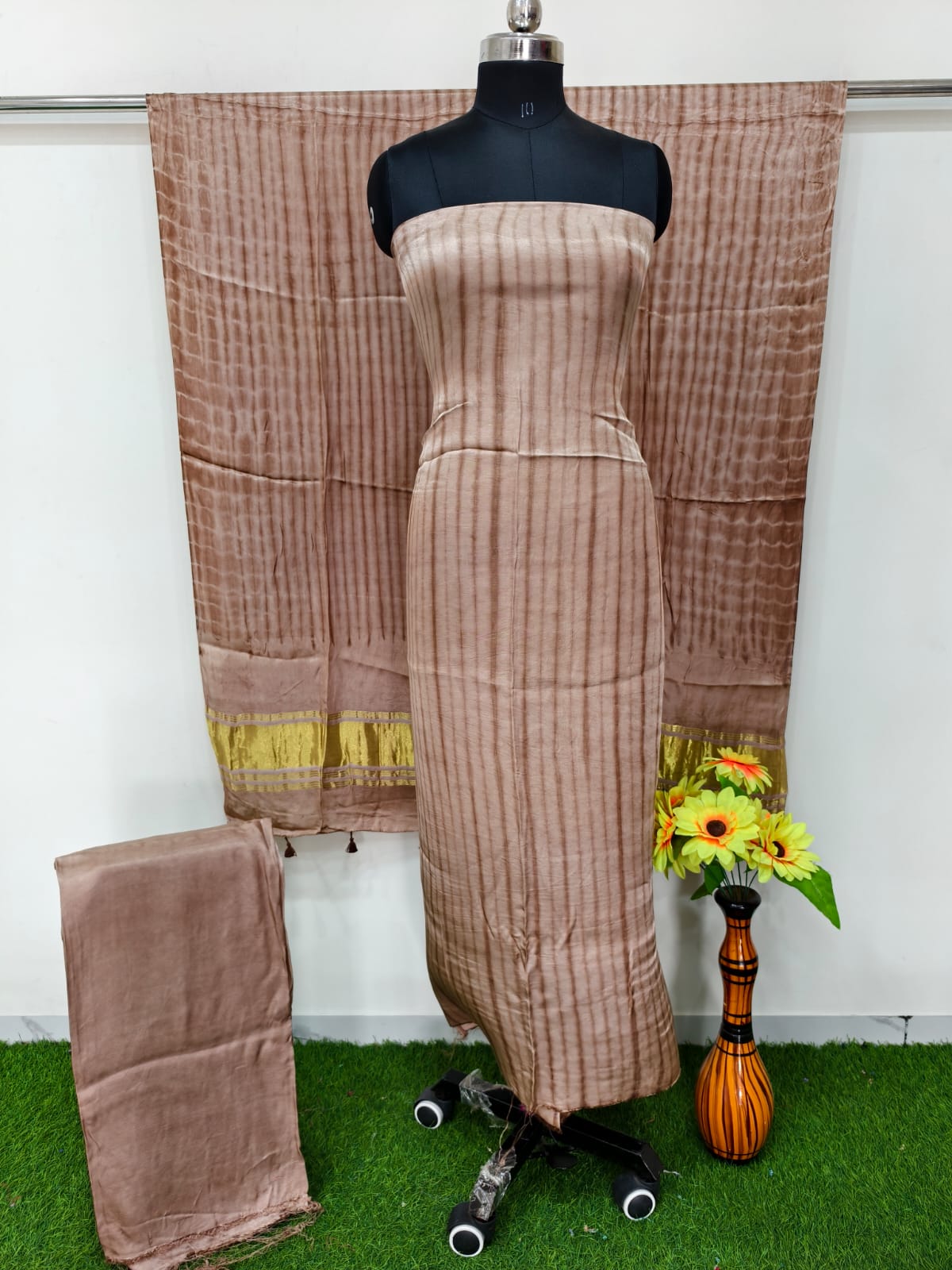 Pure Modal Silk Shibori Lehariya Dye Handloom 3 piece Unstitched Suits - Image 3