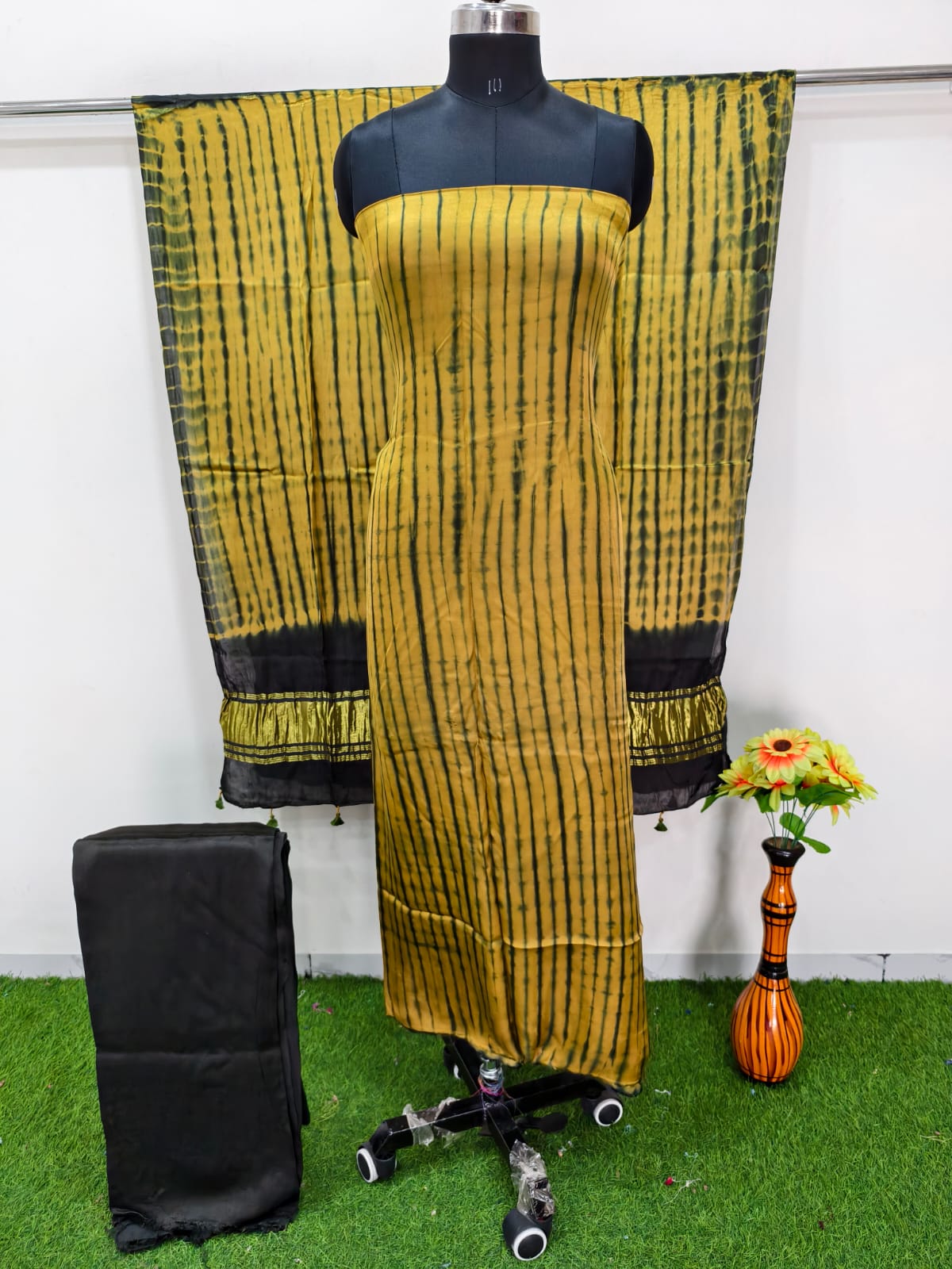 Pure Modal Silk Shibori Lehariya Dye Handloom 3 piece Unstitched Suits - Image 4