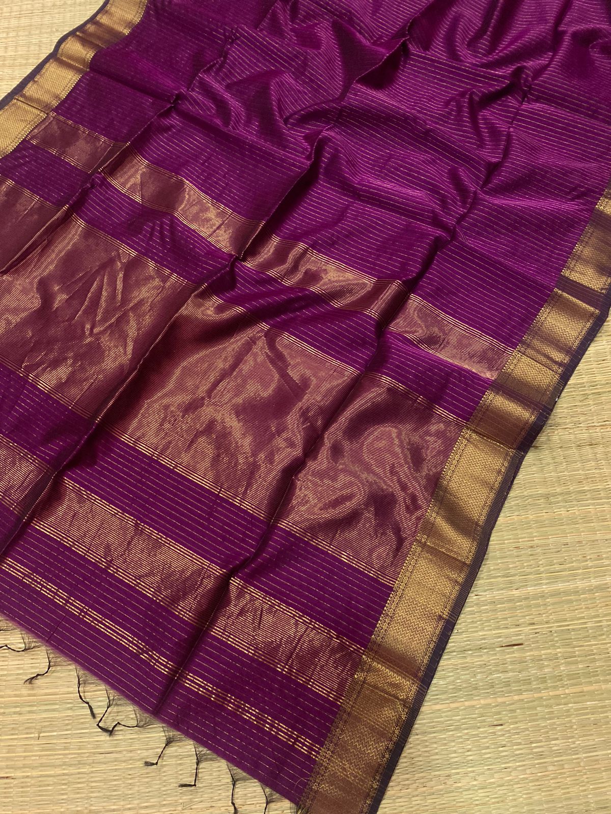 Maheshwari Silk Saree with Zari Checks and Heavy Pallu - Image 5