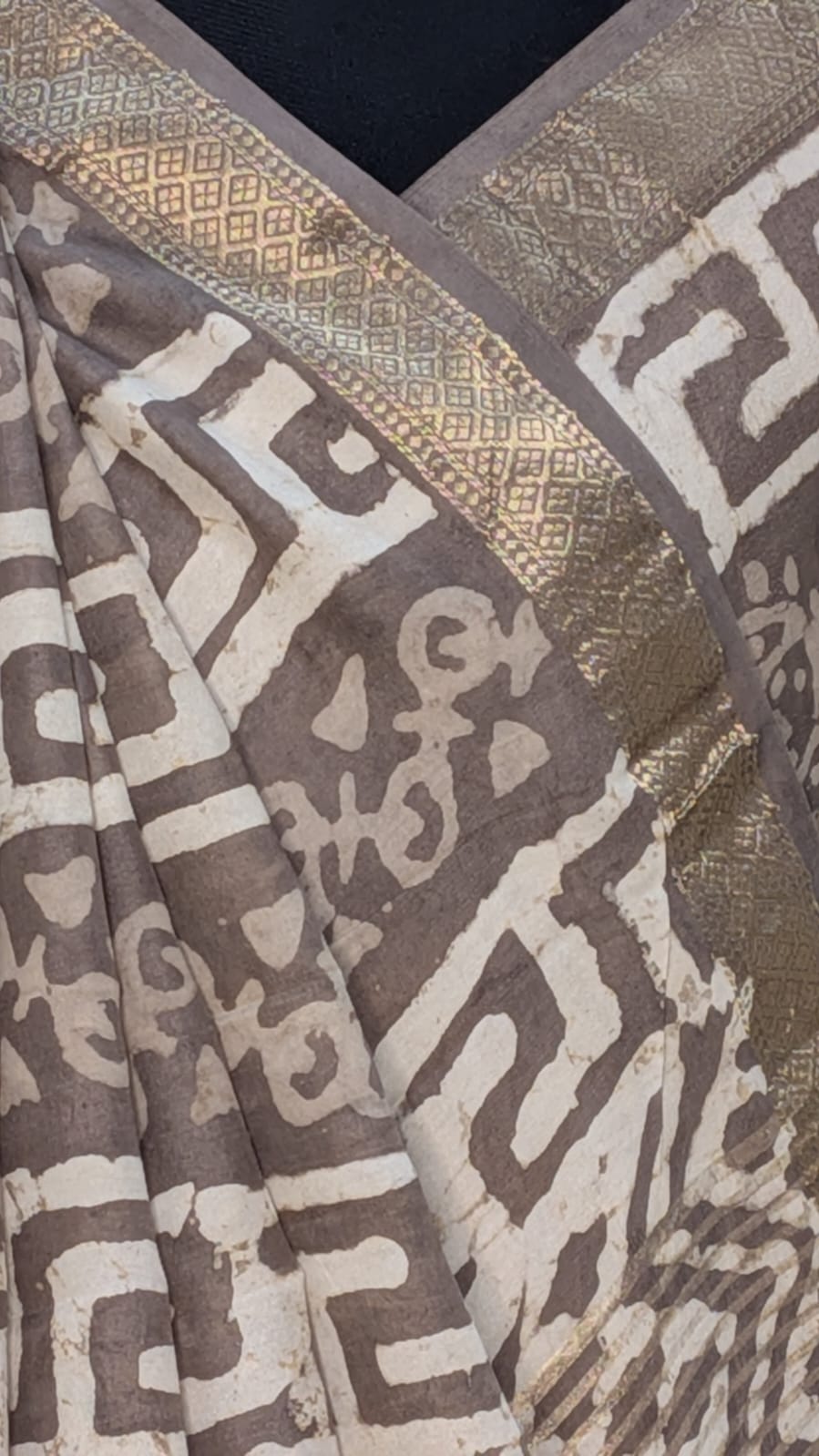 Dola Silk Saree with Dabu Print and Zari Border - Image 7