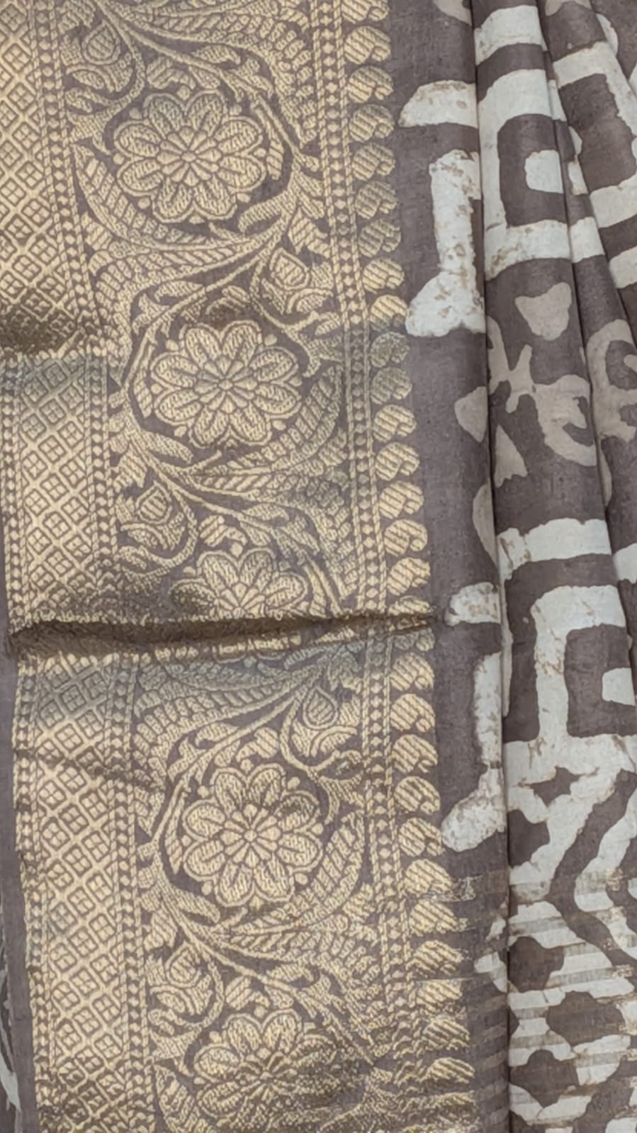 Dola Silk Saree with Dabu Print and Zari Border - Image 6