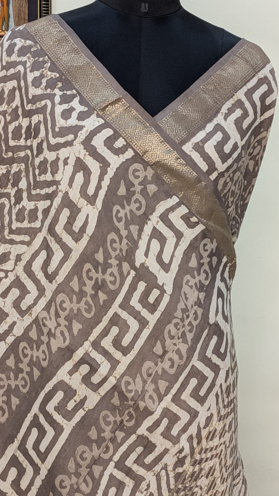 Dola Silk Saree with Dabu Print and Zari Border - Image 2