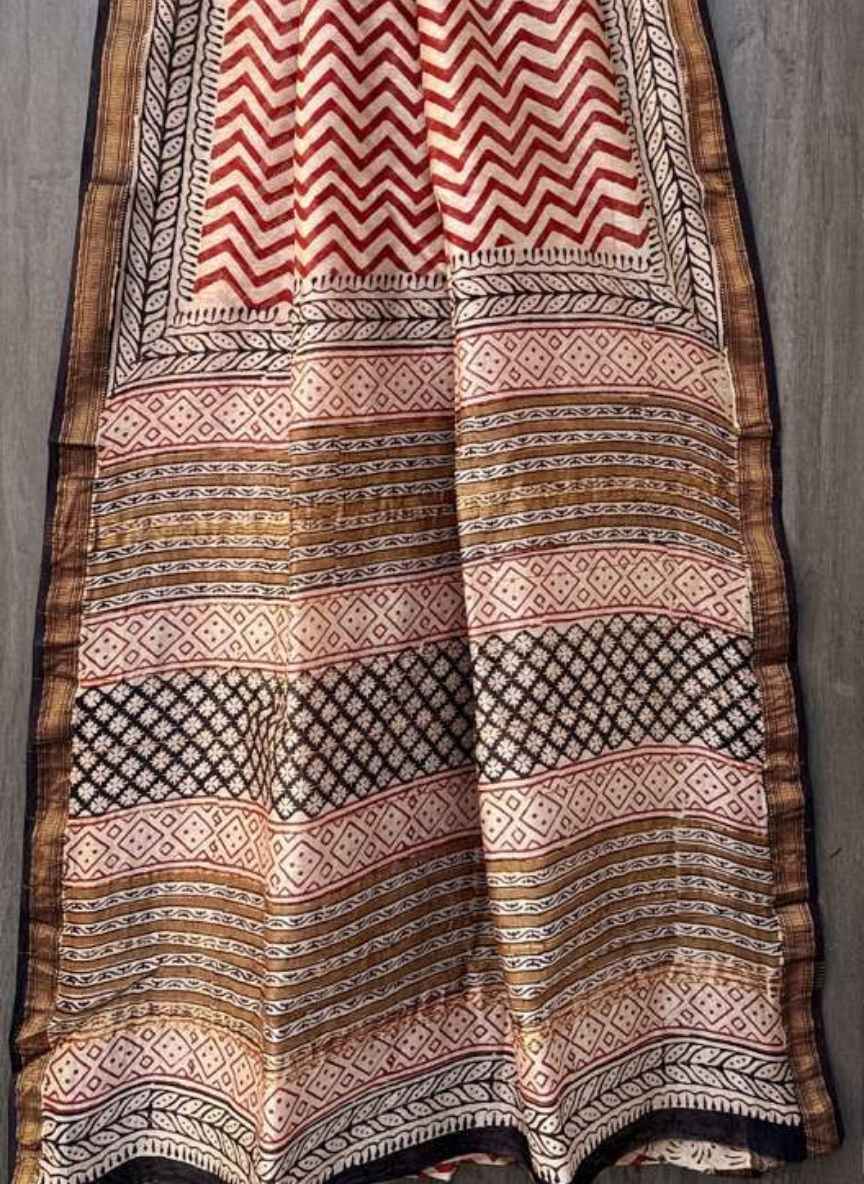 Premium Maheshwari Bagru Discharge Printed Saree
