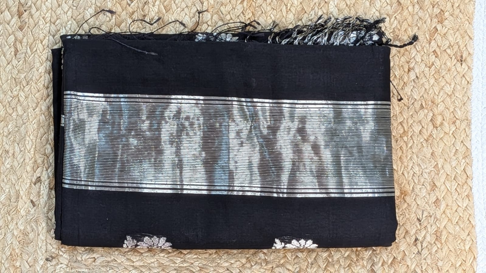 Handloom Black Maheshwari Cotton Silk Saree with silver border & buties - Image 7