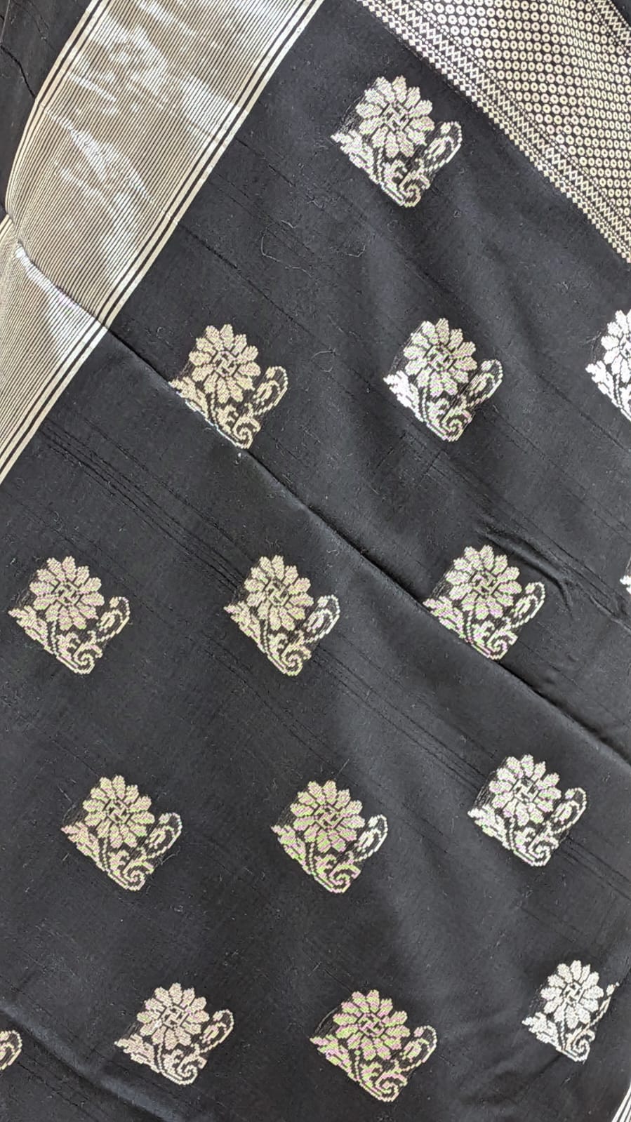 Handloom Black Maheshwari Cotton Silk Saree with silver border & buties - Image 5
