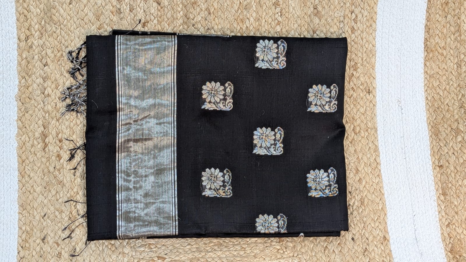 Handloom Black Maheshwari Cotton Silk Saree with silver border & buties - Image 6